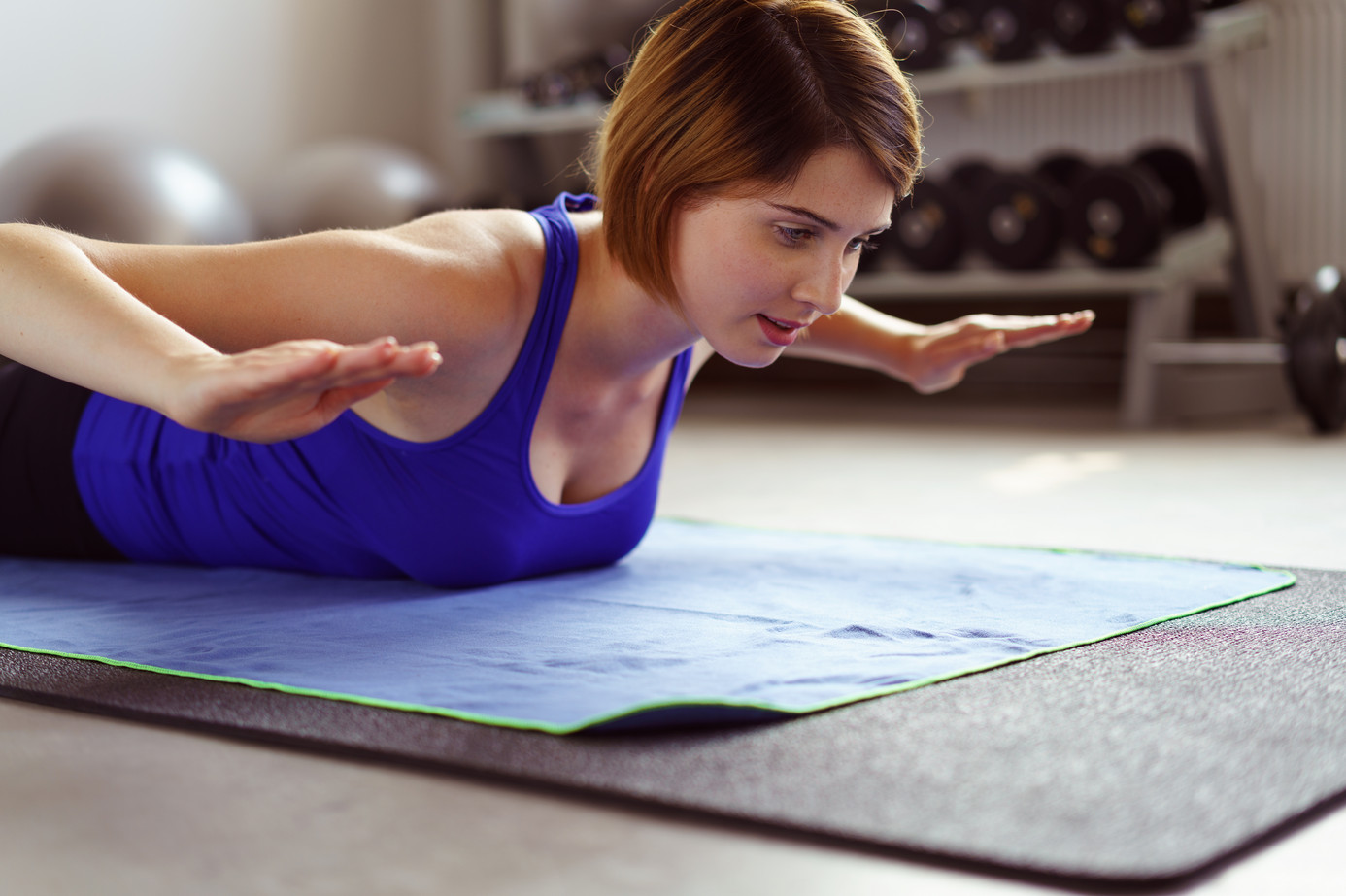 Frau macht Gymnastik