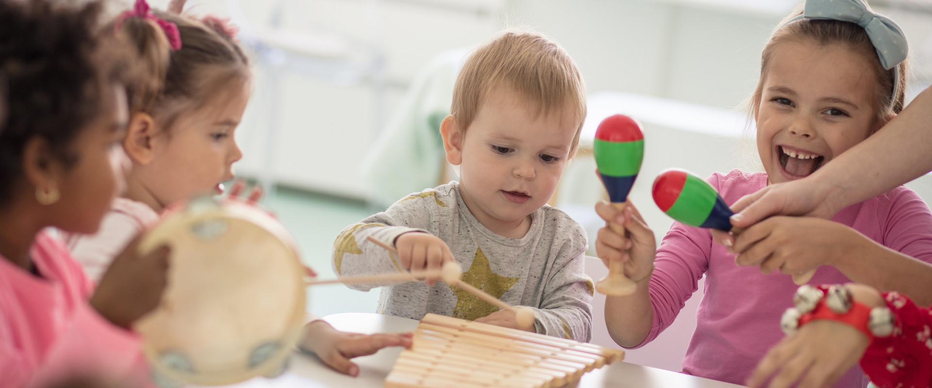 Kinder beim Musizieren